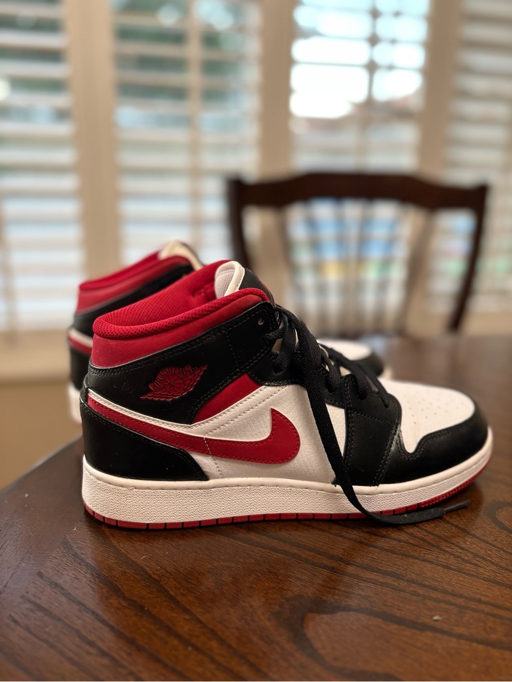 Nike Air Jordan Red Black White Mid-Top 7Y / Women’s 8.5